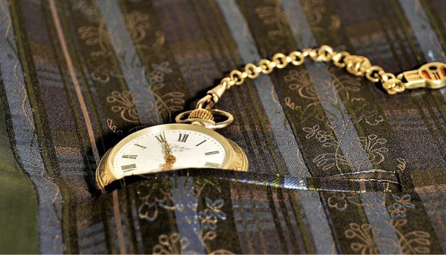 How to Wear a Pocket Watch | 6 Simple & Different Ways