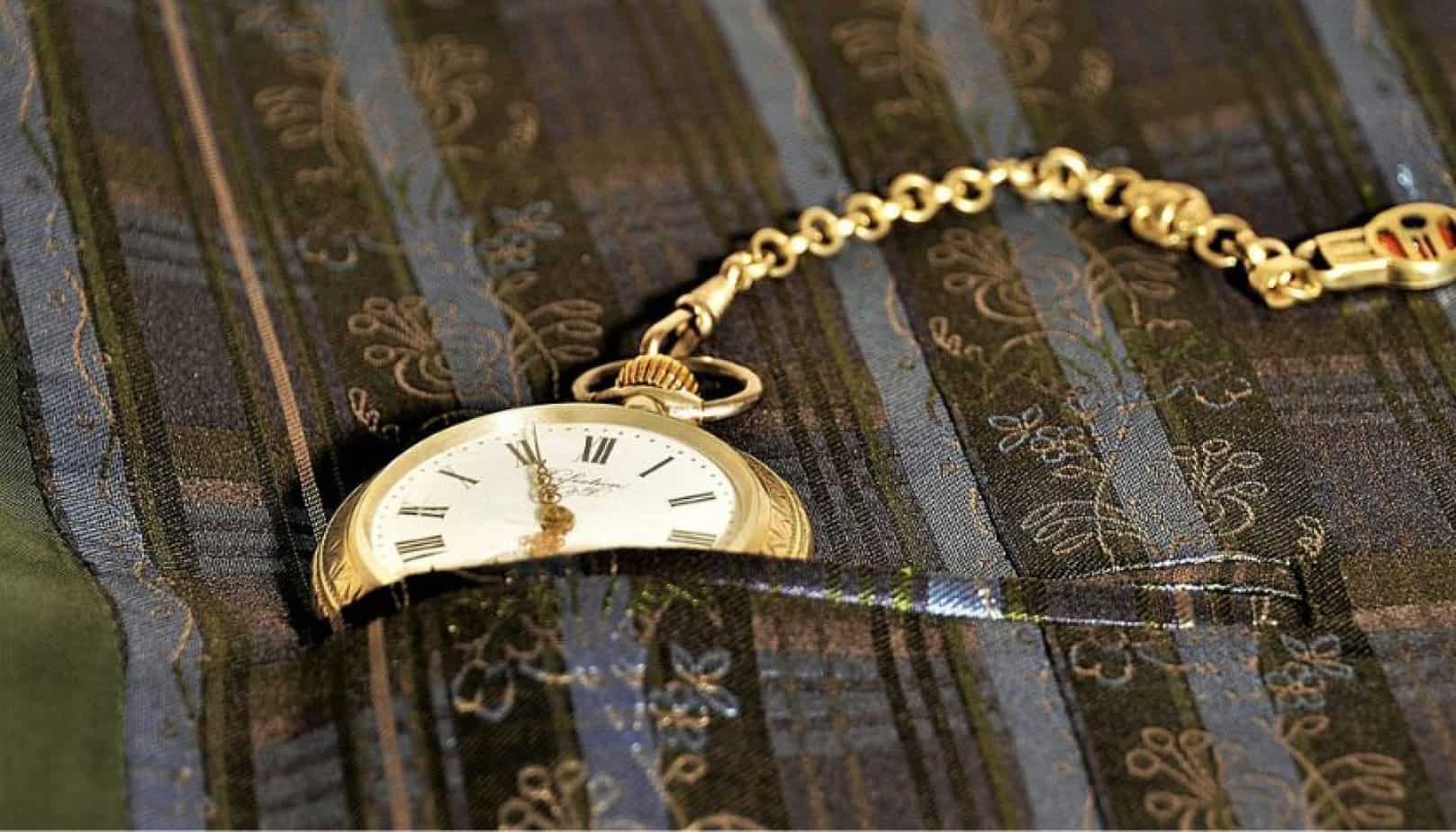 How to Wear a Pocket Watch 6 Simple & Different Ways